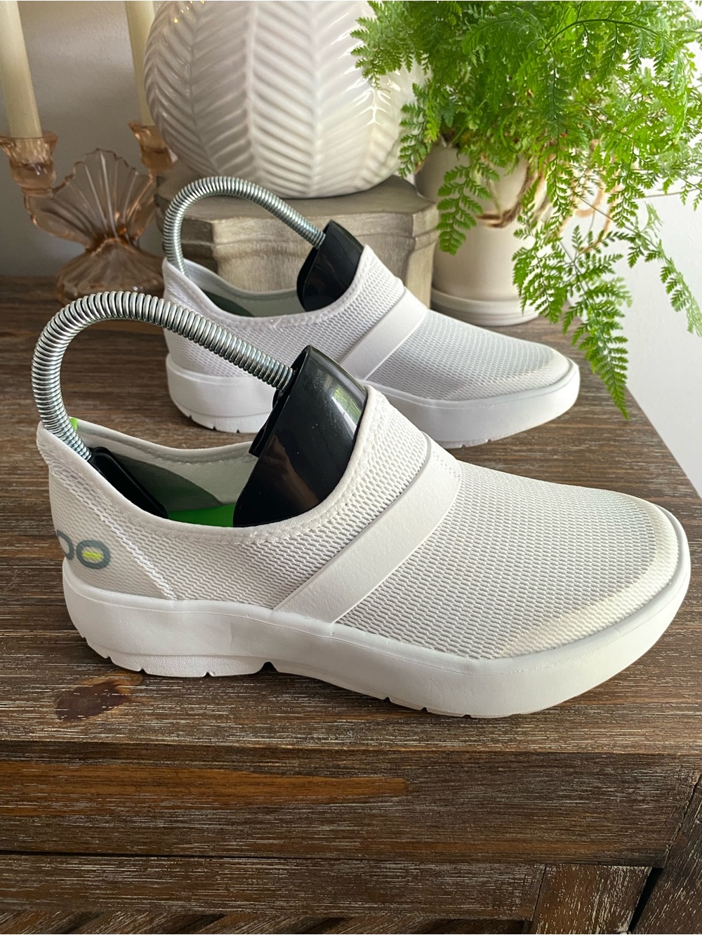 OOFOS OOmg Low Mesh Slip On Recovery Comfortable Shoes Sneakers Womens 7 White - Picture 3 of 10